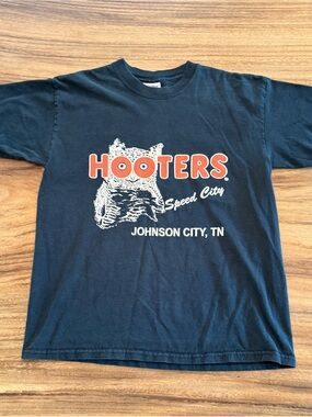 Hooters Johnson City Vintage Black Graphic T-Shirt - Size XS
